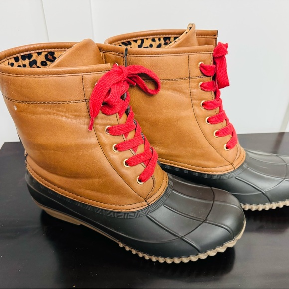 Stylish Brown and Black Women's Boots with Red Laces - Picture 2 of 7